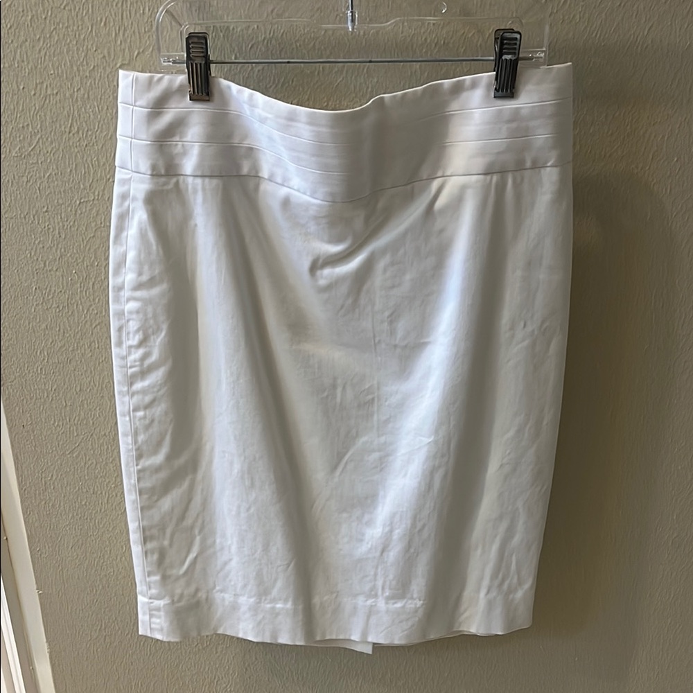 Banana Republic White Pencil Skirt Knee-Length Casual